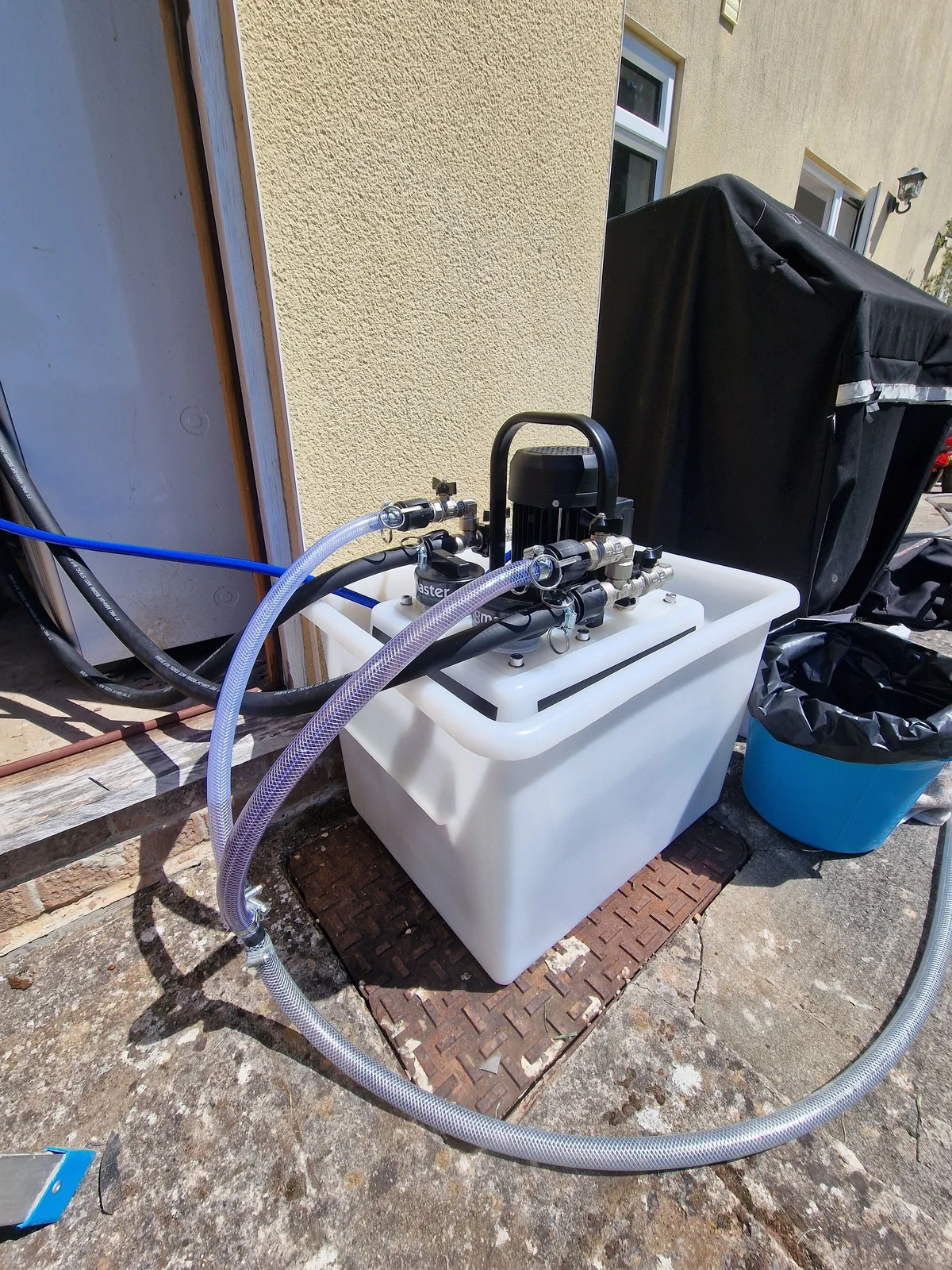 Power flushing pump connected up mid-flush